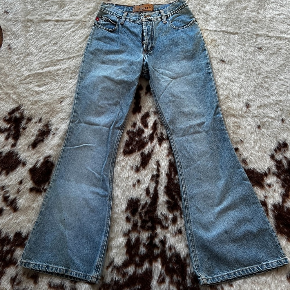 Jeans in good shape! Selling because they don’t fit me how I would like them to.